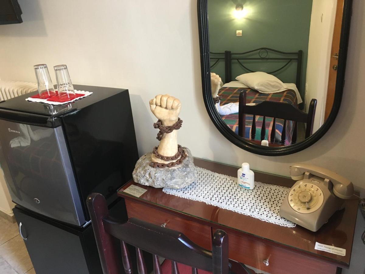 קלמאטה Hotel George מראה חיצוני תמונה