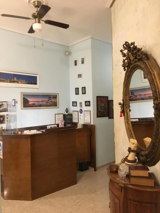 קלמאטה Hotel George מראה חיצוני תמונה