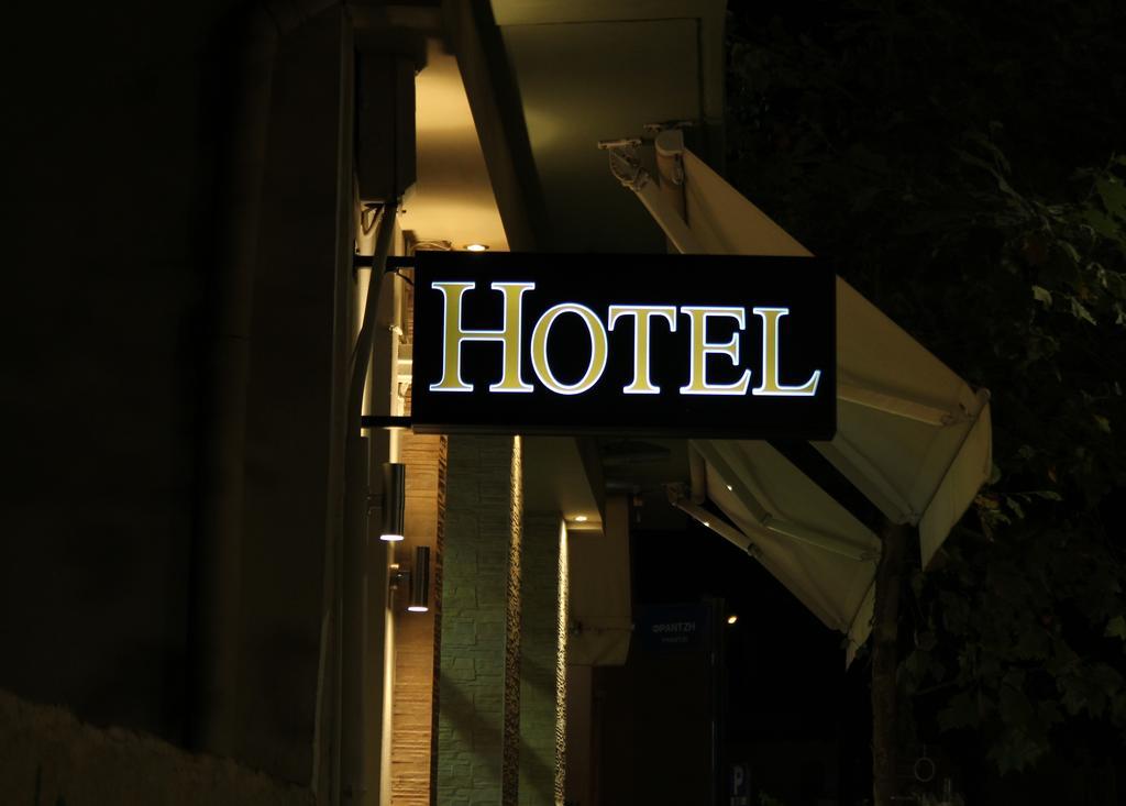 קלמאטה Hotel George מראה חיצוני תמונה