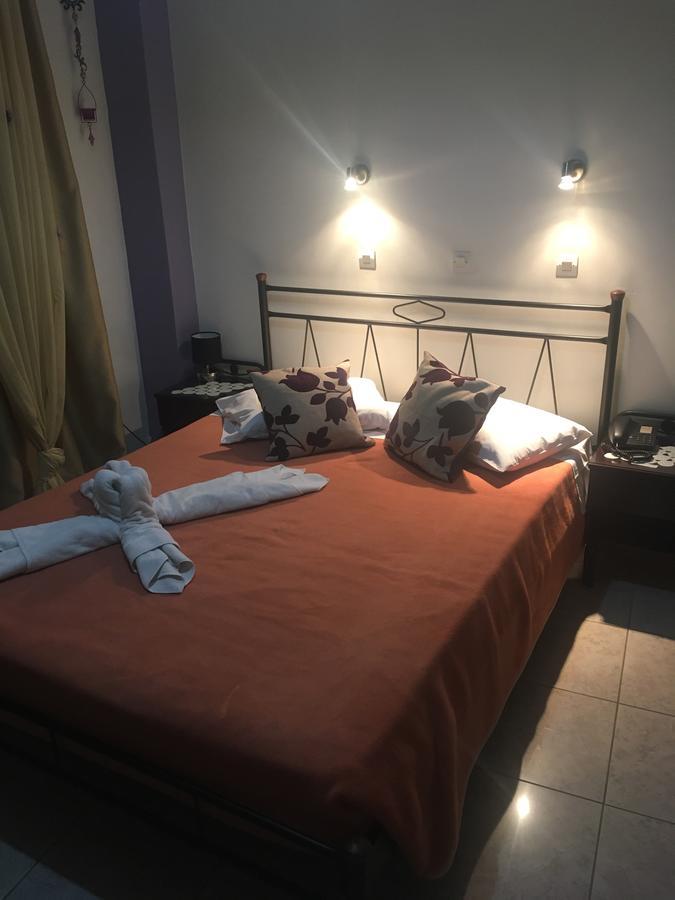 קלמאטה Hotel George מראה חיצוני תמונה